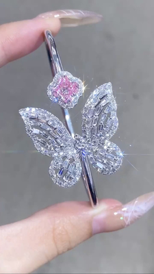VS1 実験室で育てたダイヤモンド ブレスレット 4 葉クローバー リリー カット LV カット バターフライ形