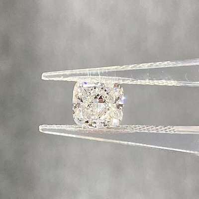 長い枕 2.2ct F VS 未治療のCVDラボ成長ダイヤモンドとして成長