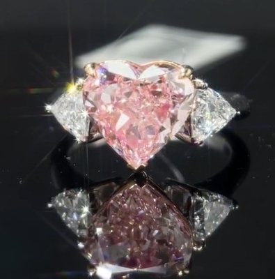 オーダーメイド ハートカット ダイヤモンドリング ピンクジュエリー 4.03ct 三石スタイル